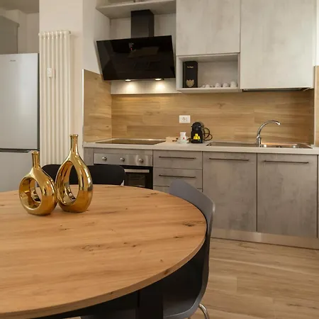 Art - Bocconi Near Train Station, Navigli Apartment Mailand