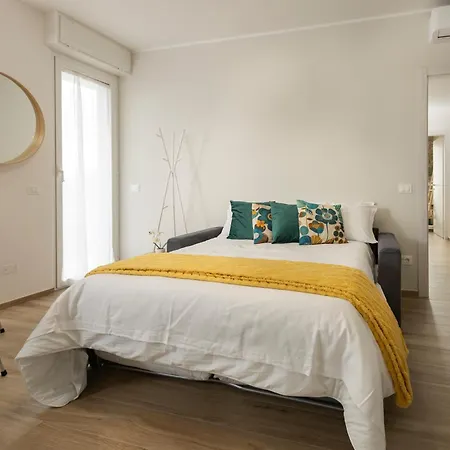 Art - Bocconi Near Train Station, Navigli Apartment *
