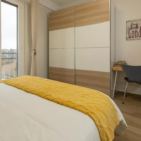 Apartment Art - Bocconi Near Train Station, Navigli Mailand